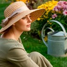 8 марта для любительницы сада и цветов: 5 идей подарков, которые не будут пылиться