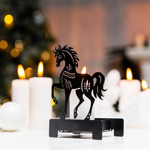 {{productViewItem.photos[photoViewList.activeNavIndex].Alt || productViewItem.photos[photoViewList.activeNavIndex].Description || 'Подсвечник новогодний Лошадь на 1 свечу металл чёрный 730-094B'}}