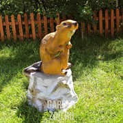 Фигура садовая Бобёр на пне с веткой полистоун высота 76см F07135 - фото 13971