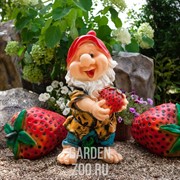 Фигура Гном садовый с ягодой высота 66см F07766 - фото 30901