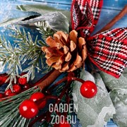 Ветка декор Зимнее очарование шишка,ягоды,хвоя,бантик 28см - фото 40674
