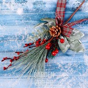 Ветка декор Зимнее очарование шишка,ягоды,хвоя,бантик 28см - фото 40675