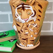 Кашпо Тигрица с тигренком 2,5л - фото 45451