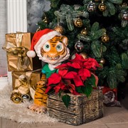 Кашпо Тигренок маленький сидит с ящиком U09009 - фото 46176