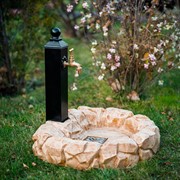 Колонка металлическая чёрная для сада со светлым поддоном под камень U09034 - фото 49424 Колонка металлическая чёрная для сада со светлым поддоном под камень U09034 - фото 49424