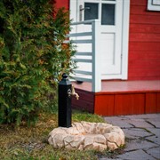 Колонка металлическая чёрная для сада со светлым поддоном под камень U09034 - фото 49429 Колонка металлическая чёрная для сада со светлым поддоном под камень U09034 - фото 49429