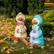 Фигура садовая Утёнок в голубом плаще сидит F08976-Blue - фото 49609