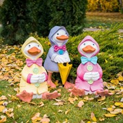 Фигура декоративная Утёнок в розовом плаще высота 53см F08976-P - фото 49621