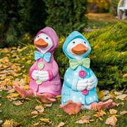 Фигура декоративная Утёнок в розовом плаще высота 53см F08976-P - фото 49623