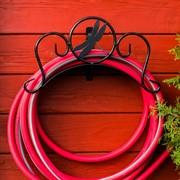 Кронштейн для садового шланга черный металлический Стрекоза 802-010B - фото 52890