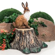Фигура садовая Заяц на пне коричневый F07062-Br - фото 54198