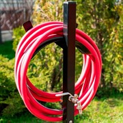 Опора c кронштейном для поливочного шланга и краном с подводом воды 820-011B - фото 54442