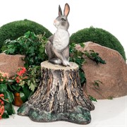 Фигура для сада Заяц на пне серый полистоун F07062-Gray - фото 54646