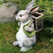 Фигура для сада Зайчик с рюкзачком серый U09092-Gray - фото 56114
