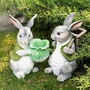 Фигура для сада Зайчик с рюкзачком серый U09092-Gray - фото 56115