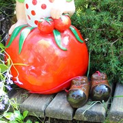 Фигура садовая Гном помидорка для дачи и сада стеклопластик высота 43см U08995 - фото 57406