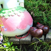 Фигура декоративная Гном Редиска для сада и дома высота 40см U09025 - фото 57483