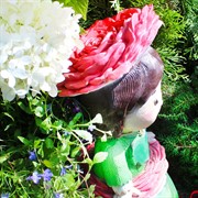 Фигура декоративная Гном Бегония высота 41см U09068 - фото 57520