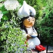 Фигура декоративная Гном Чеснок полистоун высота 43см U09029 - фото 57586