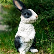 Фигура садовая Зайчонок для дачи бело-чёрный U09088-WBL - фото 58802
