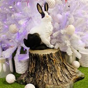 Фигура садовая Заяц на пне чёрно-белый полистоун F07062-WBL - фото 60279