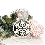 Подсвечник настольный на 1 свечу белый Снежинка металл 607-063W - фото 61100