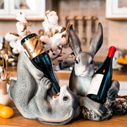 Держатель для бутылок Заяц лежит полистоун высота 35см U09191-Gray - фото 61115