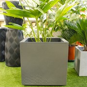 Кашпо Каро Эко ресайклед квадратное на колесиках 40х40 см 36л антрацит - фото 61746