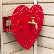 Умывальник Сердце настенный садовый с кронштейном для шланга красный металл 550-017Red - фото 64406
