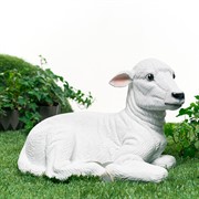 Фигура декоративная Ягнёнок белый лежит стеклопластик длина 44см U09346 - фото 69665