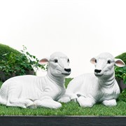 Фигура декоративная Ягнёнок белый лежит стеклопластик длина 44см U09346 - фото 69666