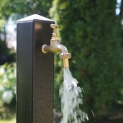 Колонка садовая водоразборная металл чёрный высота 100см 55-101 - фото 69733