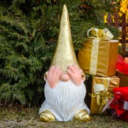 Фигура Гном невидец в колпаке бело-золотой стеклопластик F08369-WG - фото 71085