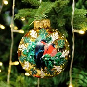 Шар ёлочный Красногрудые снегири 80мм - фото 71507