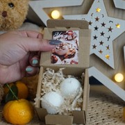 Набор  из 2-х декоративных новогодних свечей в подарочной упаковке - фото 72001