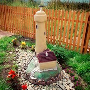 Крышка люка декоративная Маяк с домиком стеклопластик U07426 - фото 74019