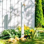 Умывальник садовый с краном белый металл высота 92см 55-117W - фото 74028