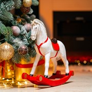Фигура декоративная Лошадка-качалка новогодняя 34см U09279-Red - фото 75399