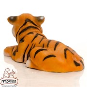 Фигура Тигренок лежит стеклопластик U08924 - фото 9435